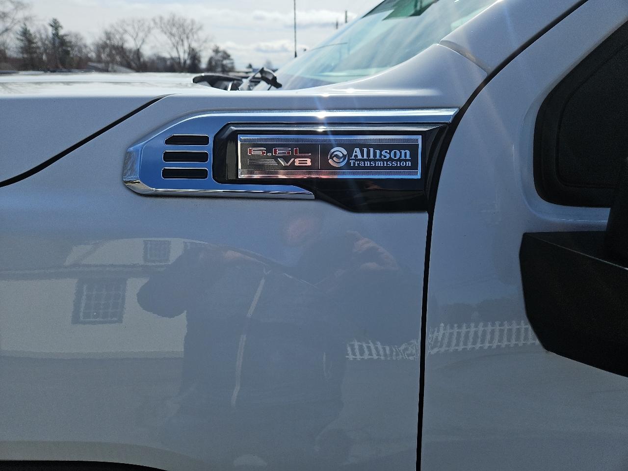 GMC Sierra 3500HD CC 4WD Crew Cab 177" WB, 60" CA Pro 2025