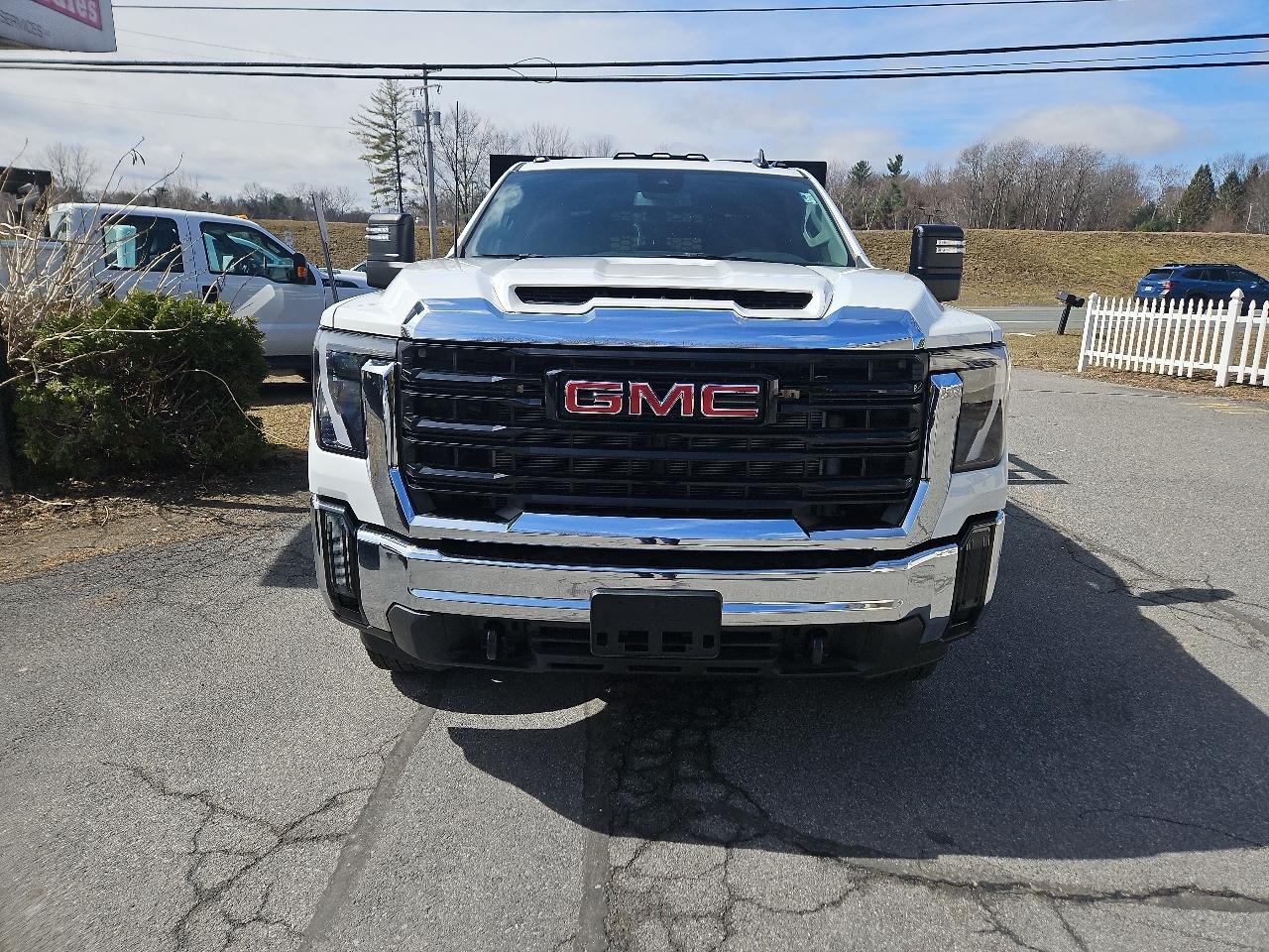 GMC Sierra 3500HD CC 4WD Crew Cab 177" WB, 60" CA Pro 2025