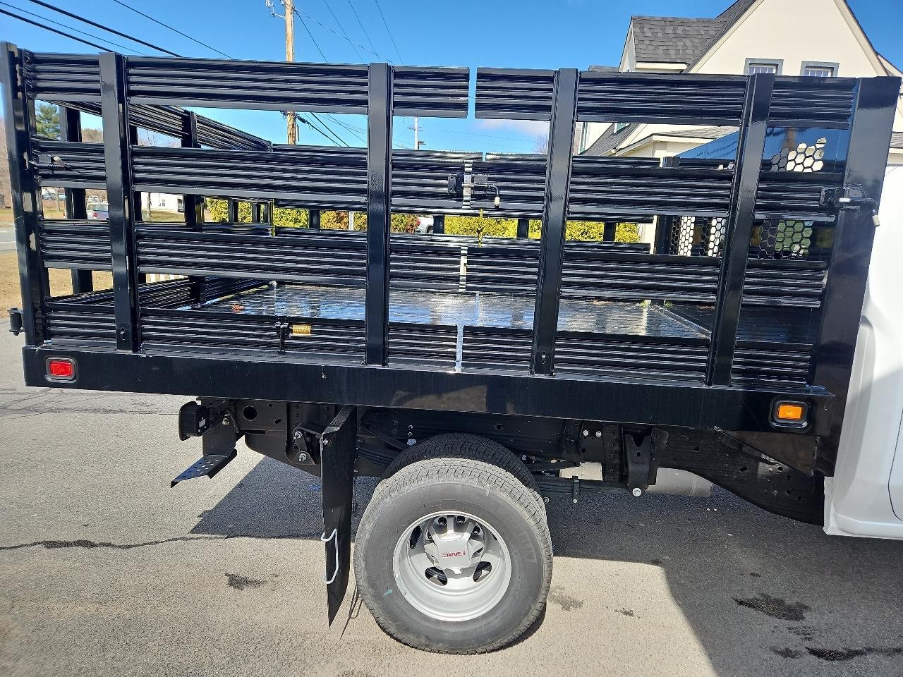 GMC Sierra 3500HD CC 4WD Crew Cab 177" WB, 60" CA Pro 2025