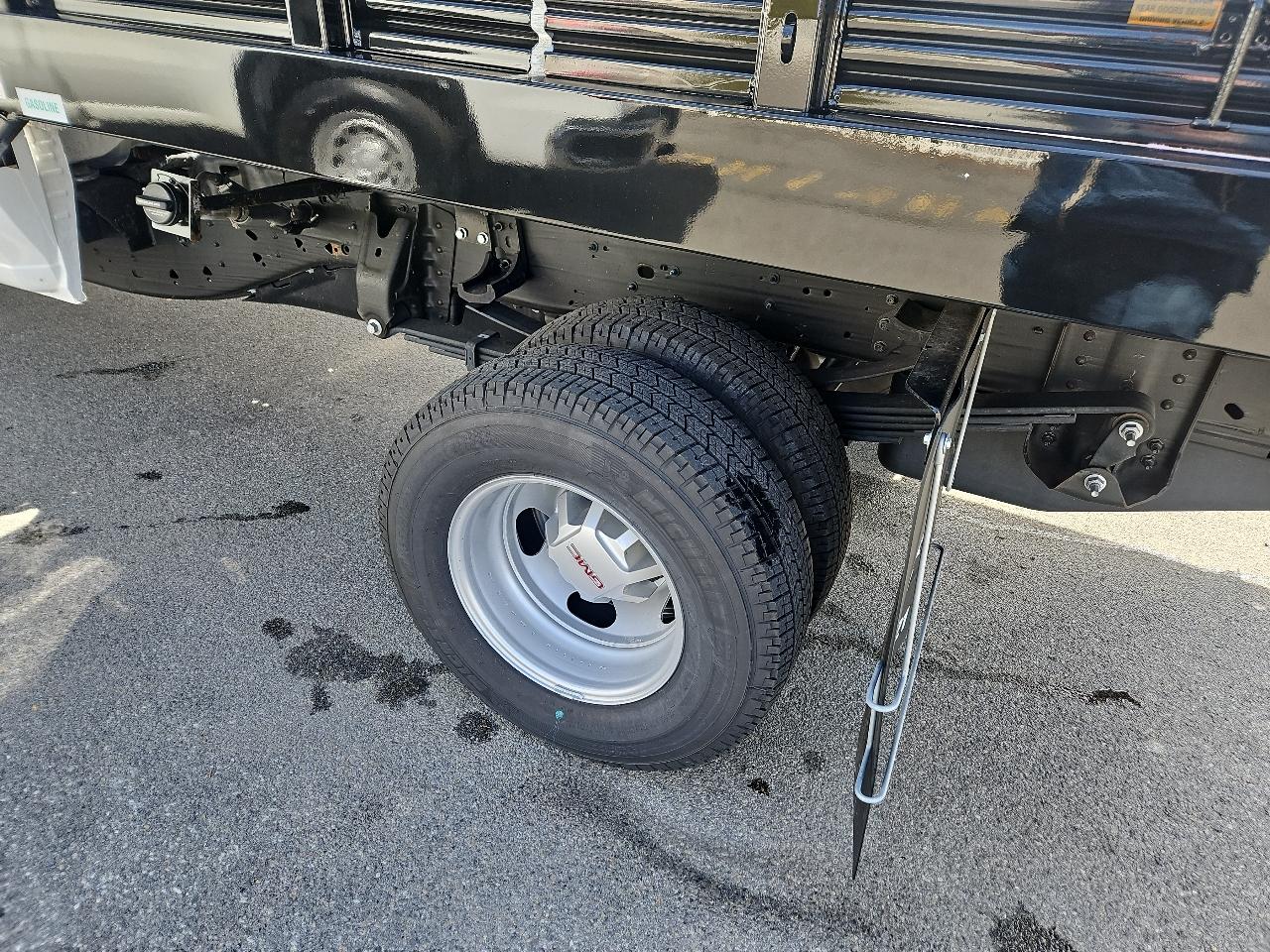 GMC Sierra 3500HD CC 4WD Crew Cab 177" WB, 60" CA Pro 2025