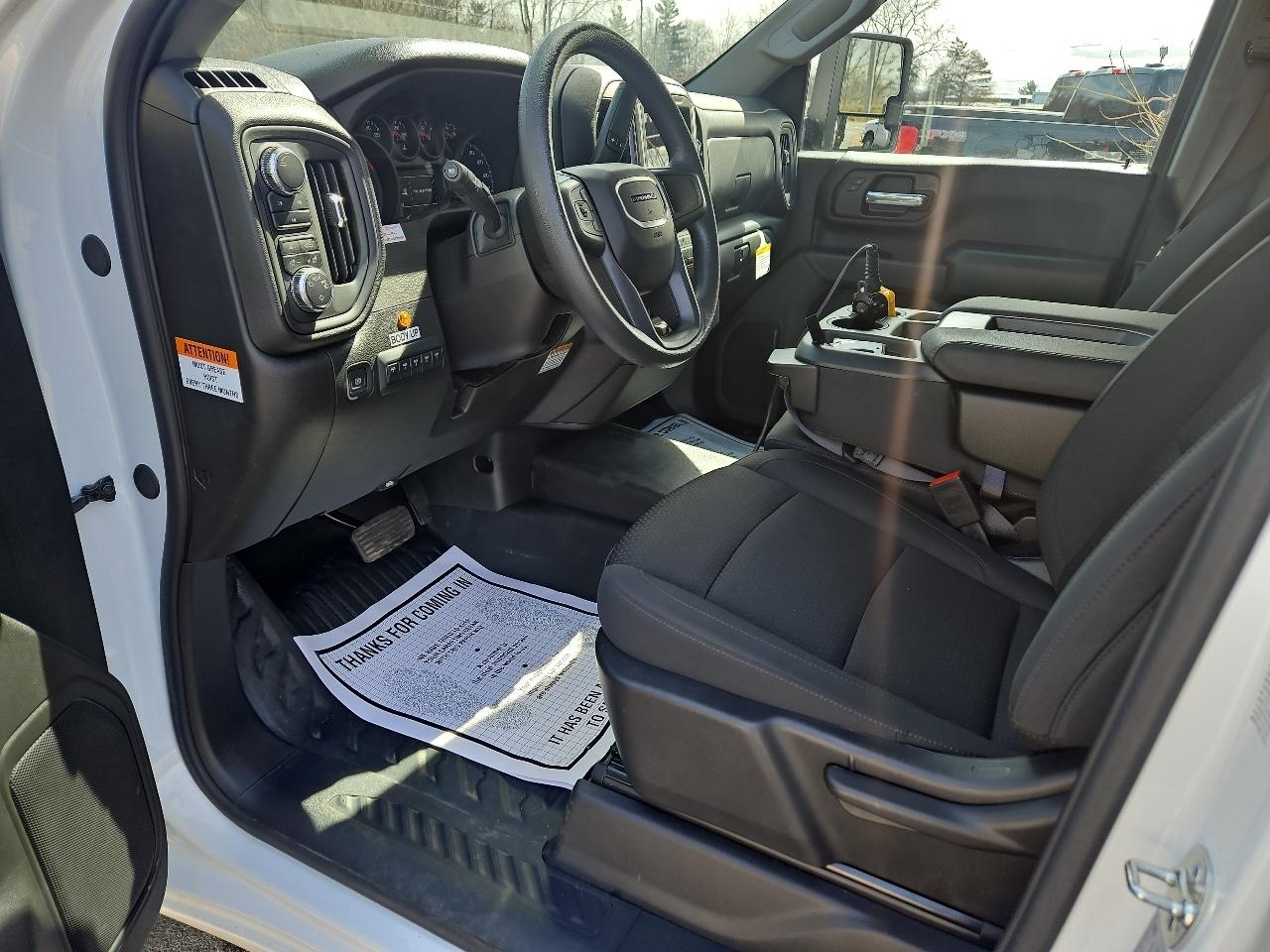 GMC Sierra 3500HD CC 4WD Crew Cab 177" WB, 60" CA Pro 2025