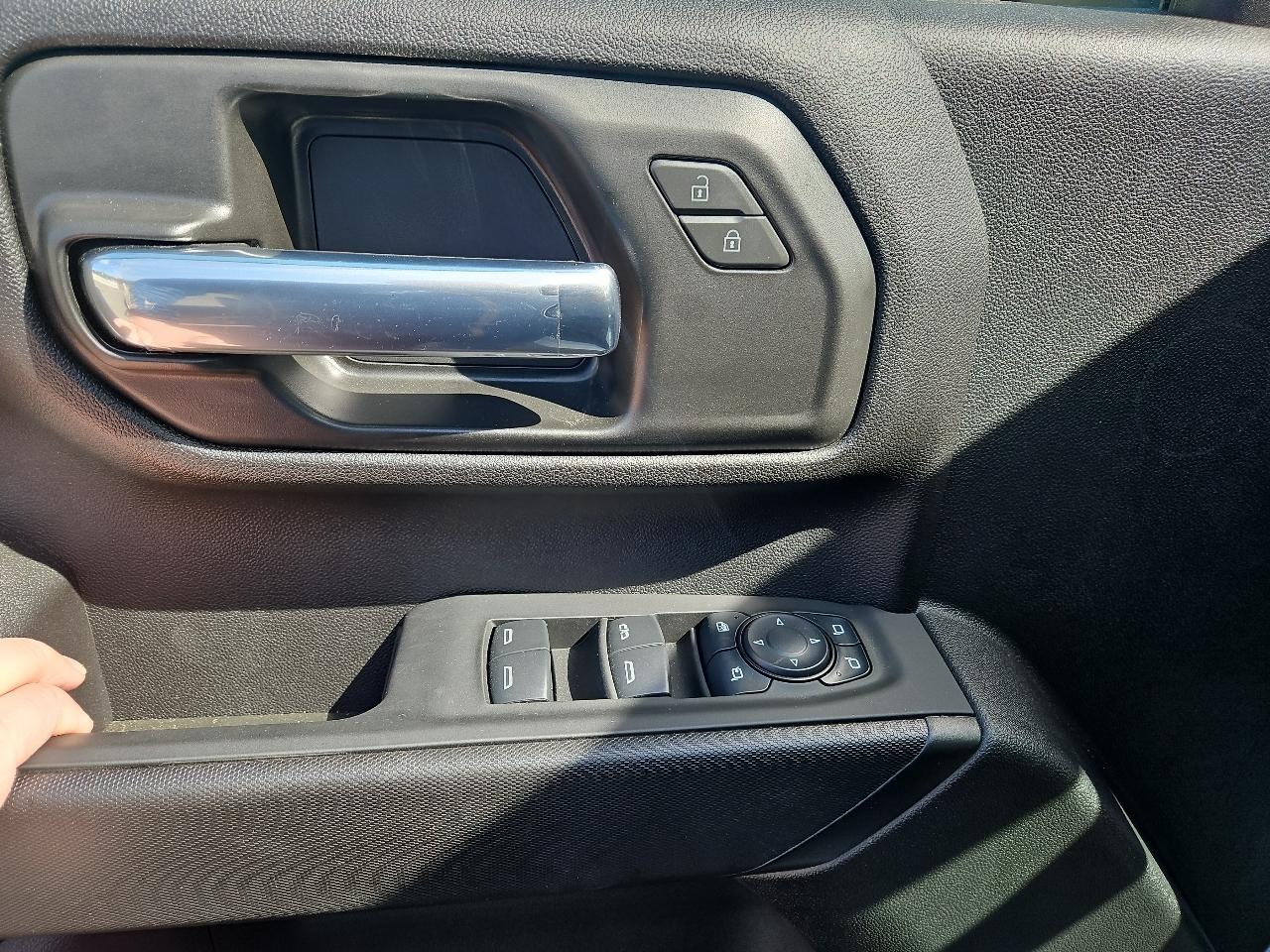 GMC Sierra 3500HD CC 4WD Crew Cab 177" WB, 60" CA Pro 2025