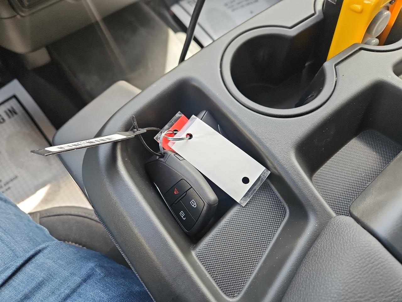 GMC Sierra 3500HD CC 4WD Crew Cab 177" WB, 60" CA Pro 2025