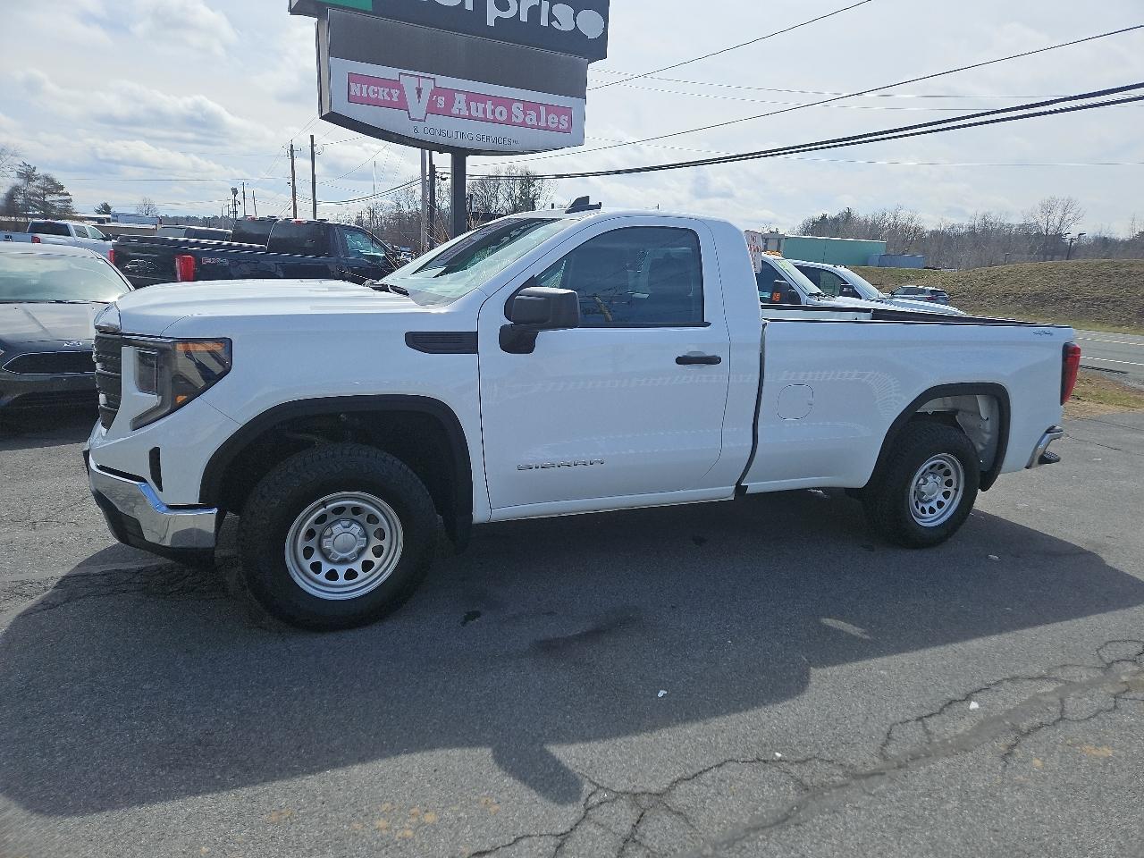 GMC Sierra 1500 4WD Reg Cab 140" Pro 2025