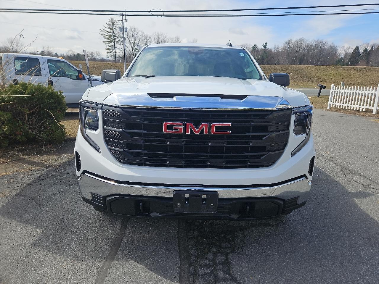 GMC Sierra 1500 4WD Reg Cab 140" Pro 2025