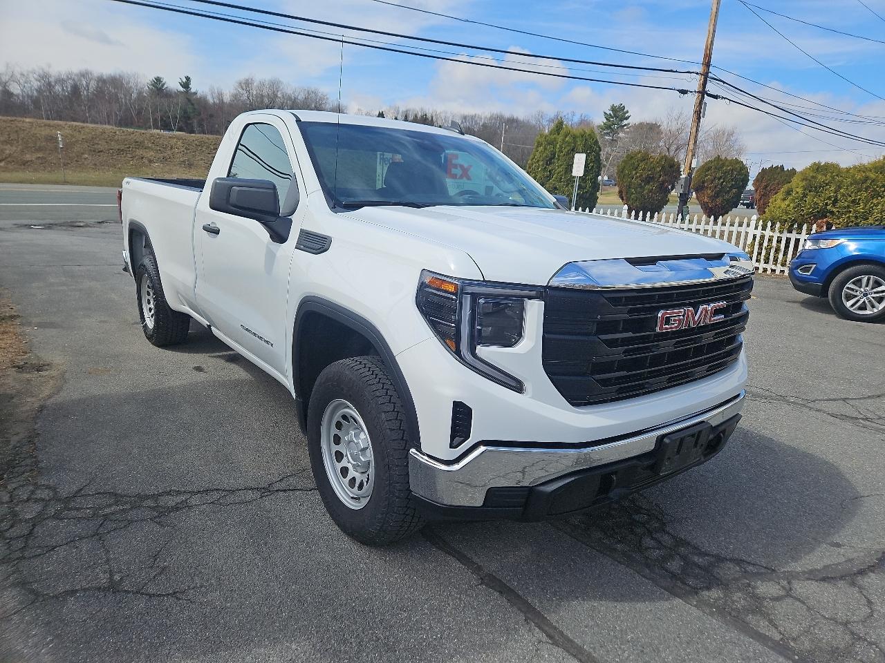 GMC Sierra 1500 4WD Reg Cab 140" Pro 2025