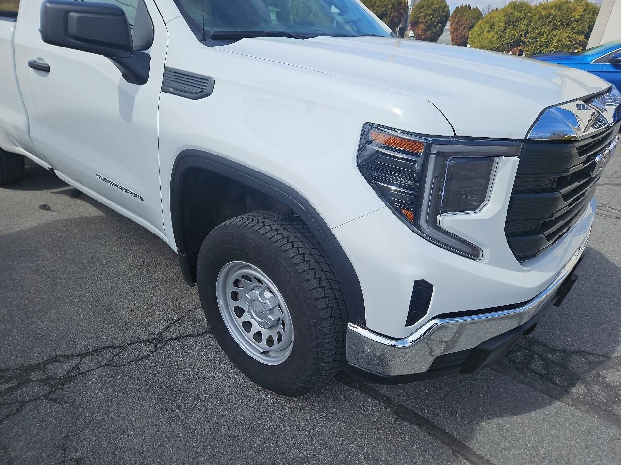 GMC Sierra 1500 4WD Reg Cab 140" Pro 2025