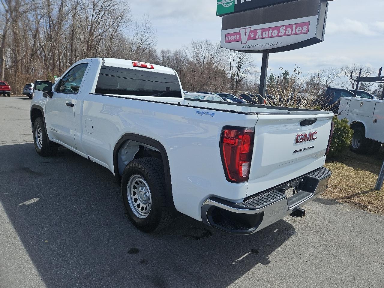 GMC Sierra 1500 4WD Reg Cab 140" Pro 2025
