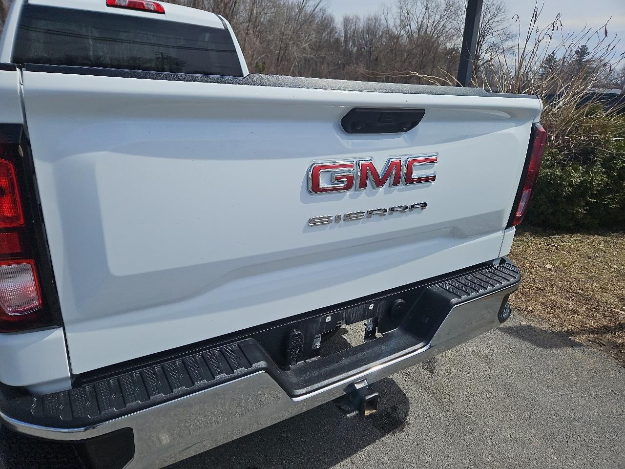 GMC Sierra 1500 4WD Reg Cab 140" Pro 2025