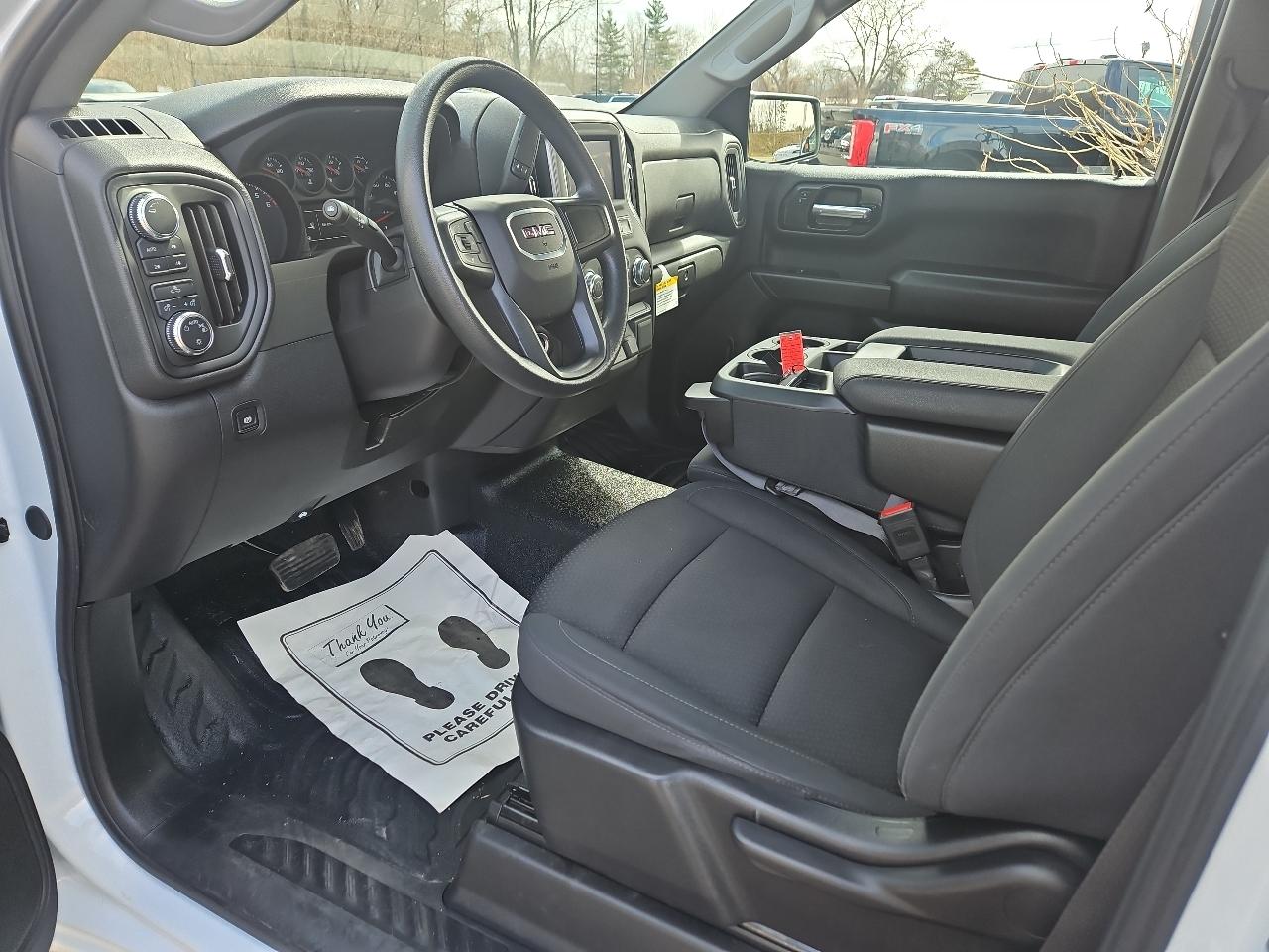 GMC Sierra 1500 4WD Reg Cab 140" Pro 2025