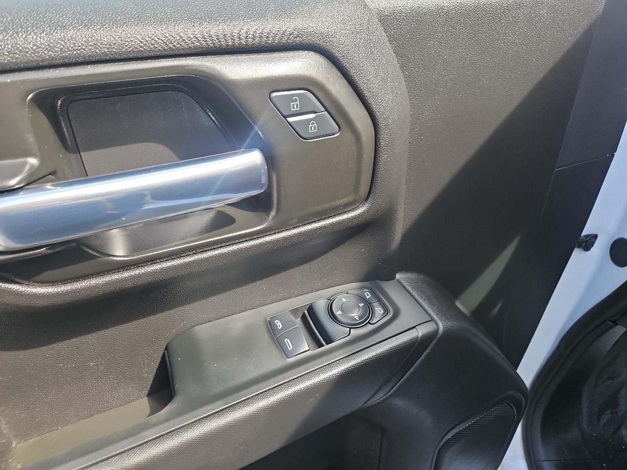 GMC Sierra 1500 4WD Reg Cab 140" Pro 2025