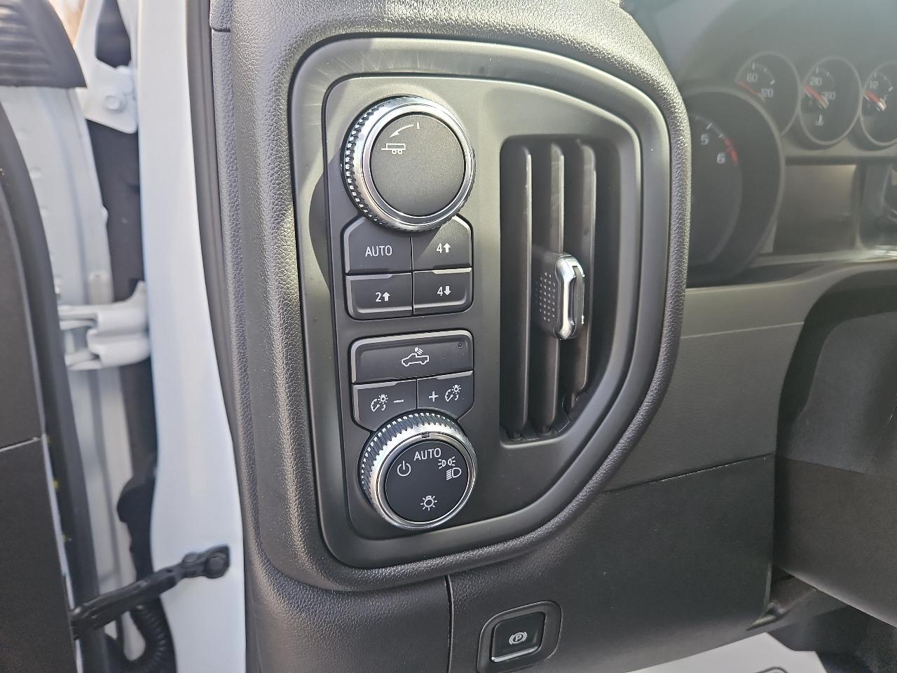 GMC Sierra 1500 4WD Reg Cab 140" Pro 2025