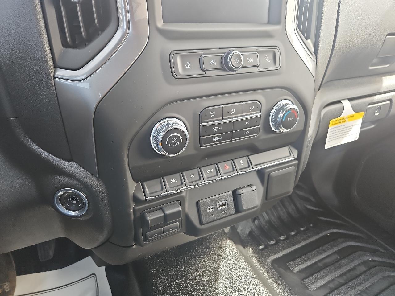 GMC Sierra 1500 4WD Reg Cab 140" Pro 2025