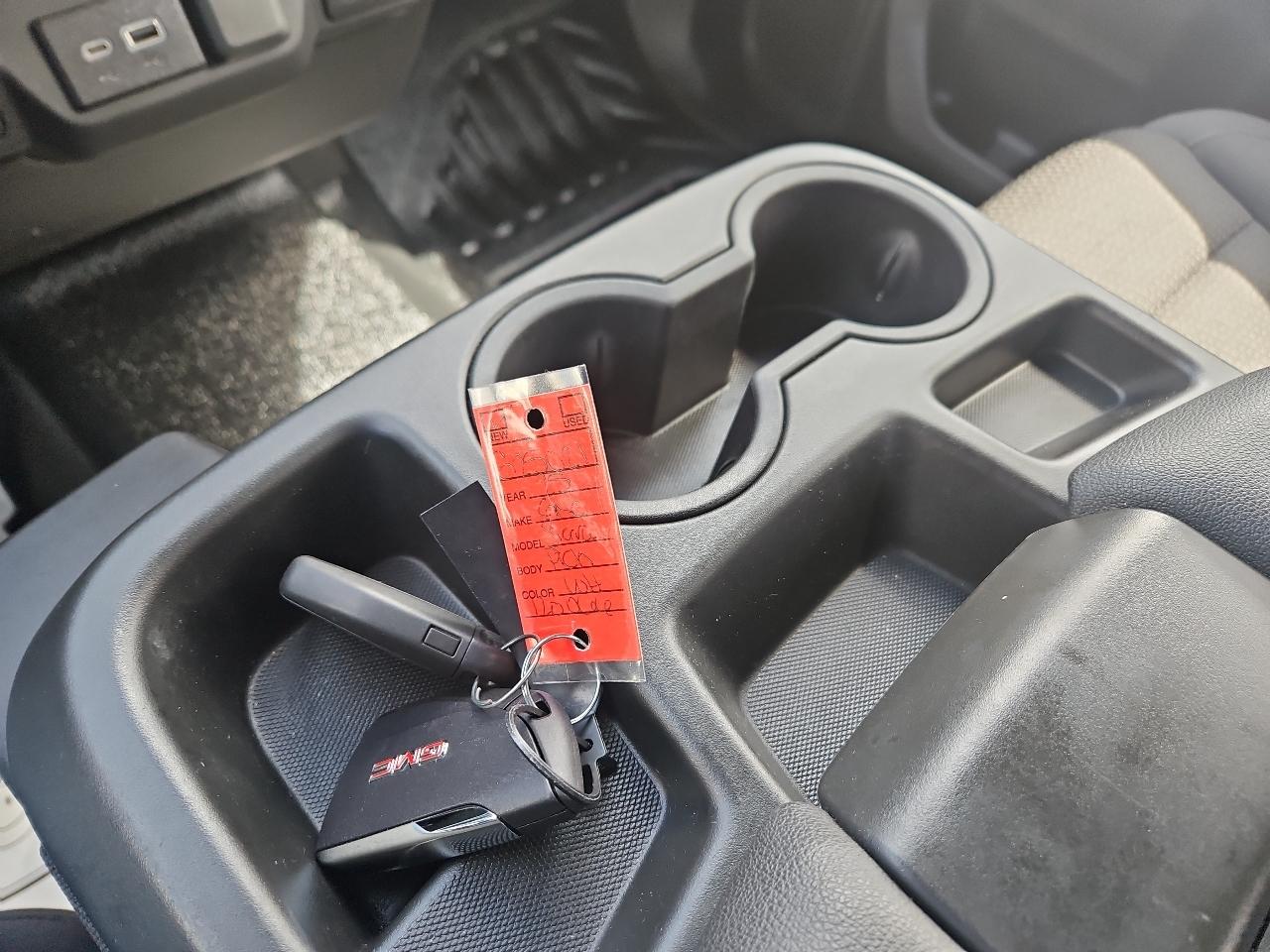 GMC Sierra 1500 4WD Reg Cab 140" Pro 2025