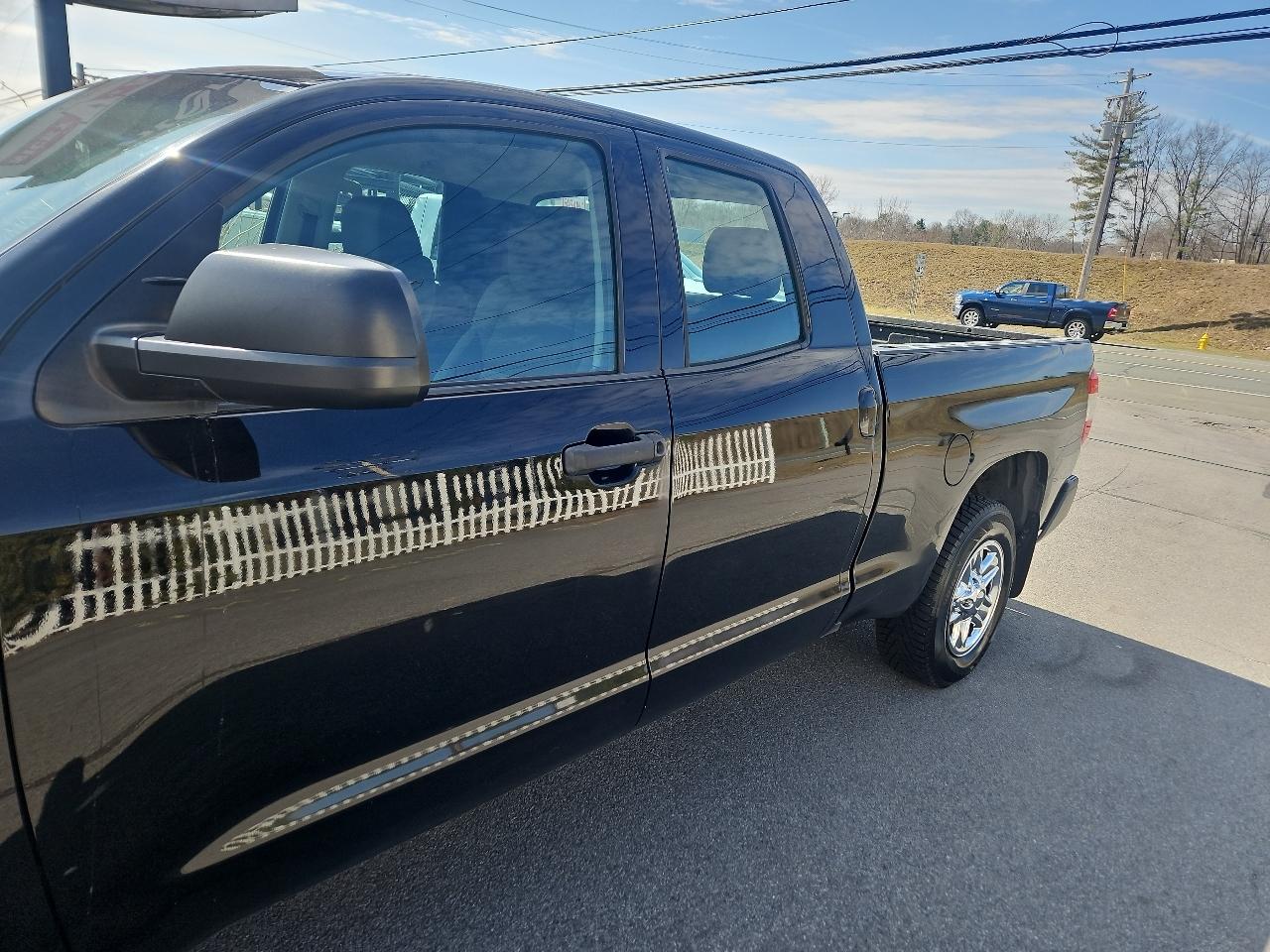 Toyota Tundra 4WD Truck Double Cab 4.6L V8 6-Spd AT SR5 (Natl) 2016