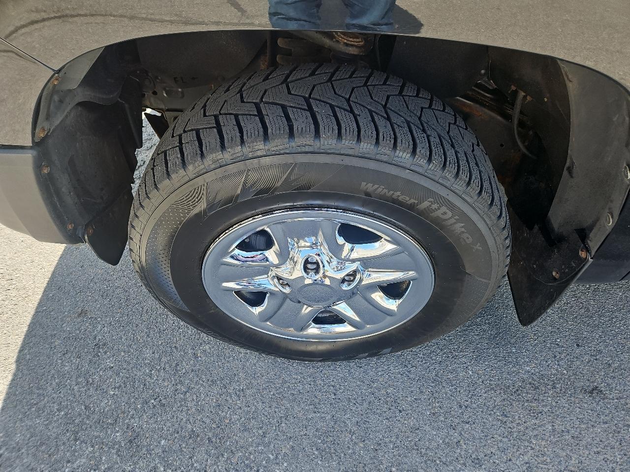 Toyota Tundra 4WD Truck Double Cab 4.6L V8 6-Spd AT SR5 (Natl) 2016