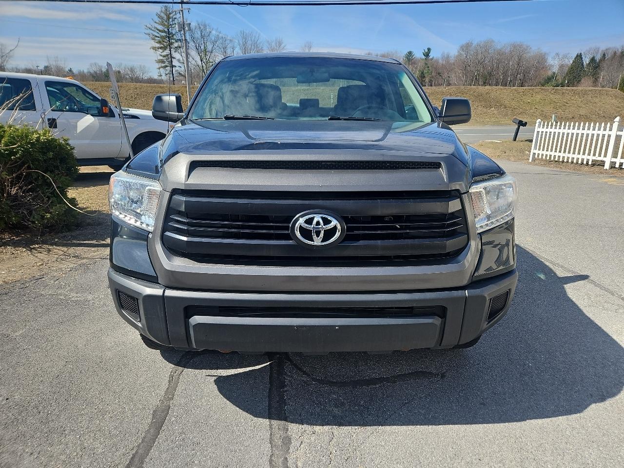 Toyota Tundra 4WD Truck Double Cab 4.6L V8 6-Spd AT SR5 (Natl) 2016