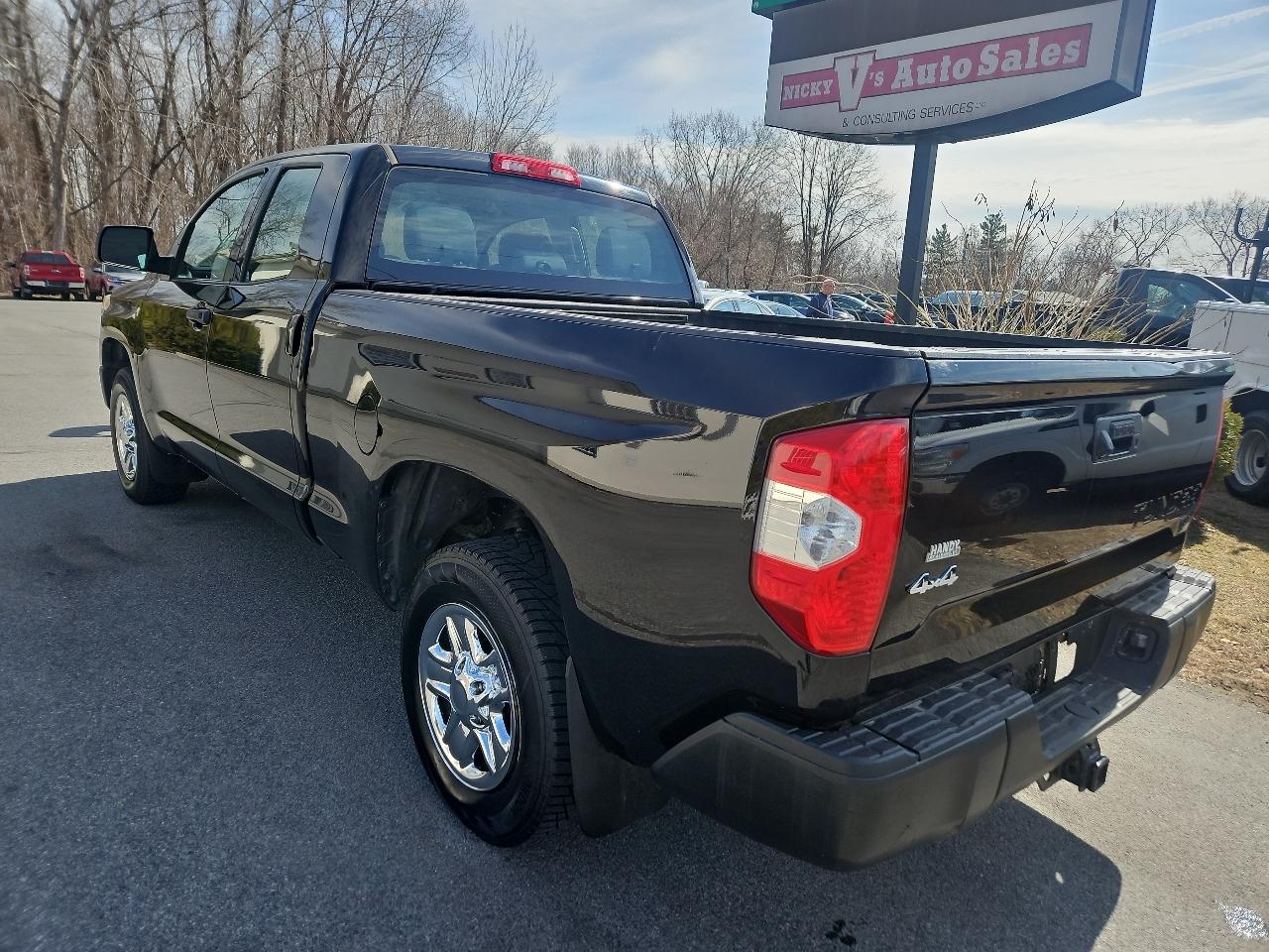 Toyota Tundra 4WD Truck Double Cab 4.6L V8 6-Spd AT SR5 (Natl) 2016