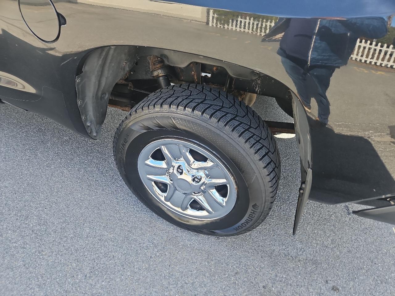 Toyota Tundra 4WD Truck Double Cab 4.6L V8 6-Spd AT SR5 (Natl) 2016