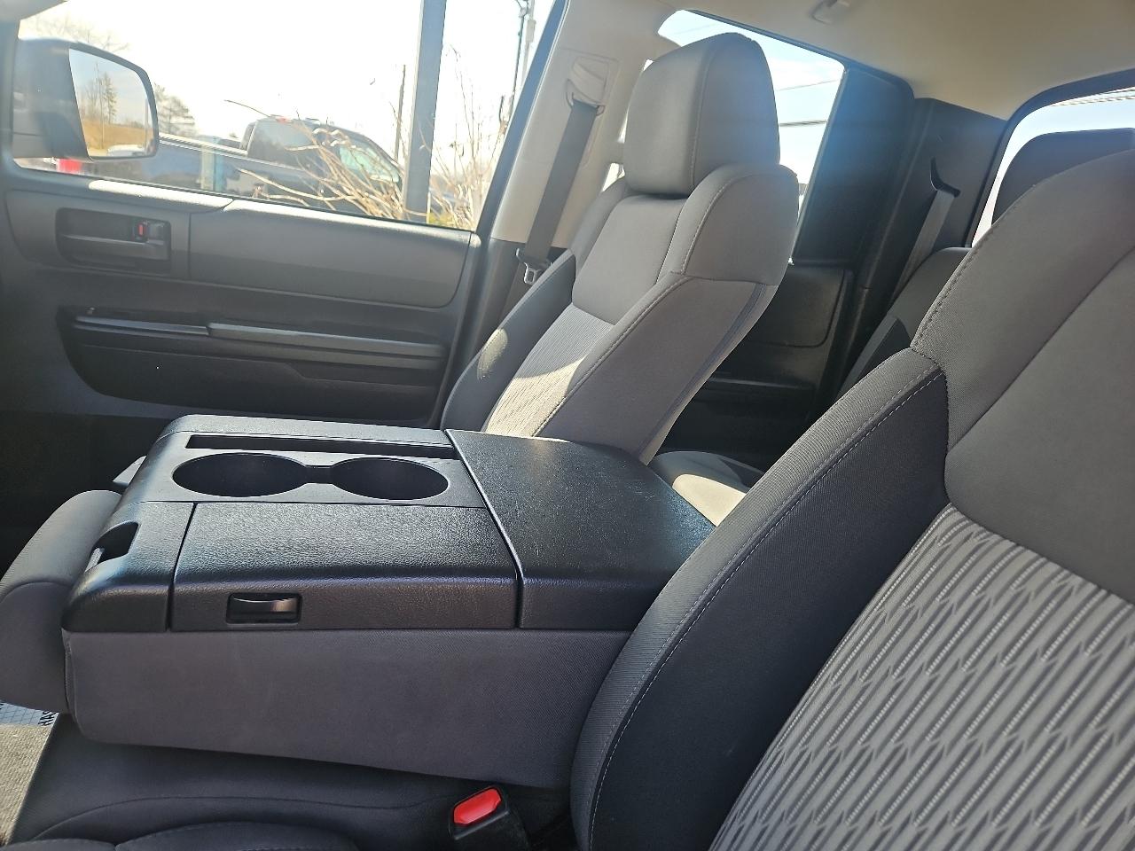 Toyota Tundra 4WD Truck Double Cab 4.6L V8 6-Spd AT SR5 (Natl) 2016