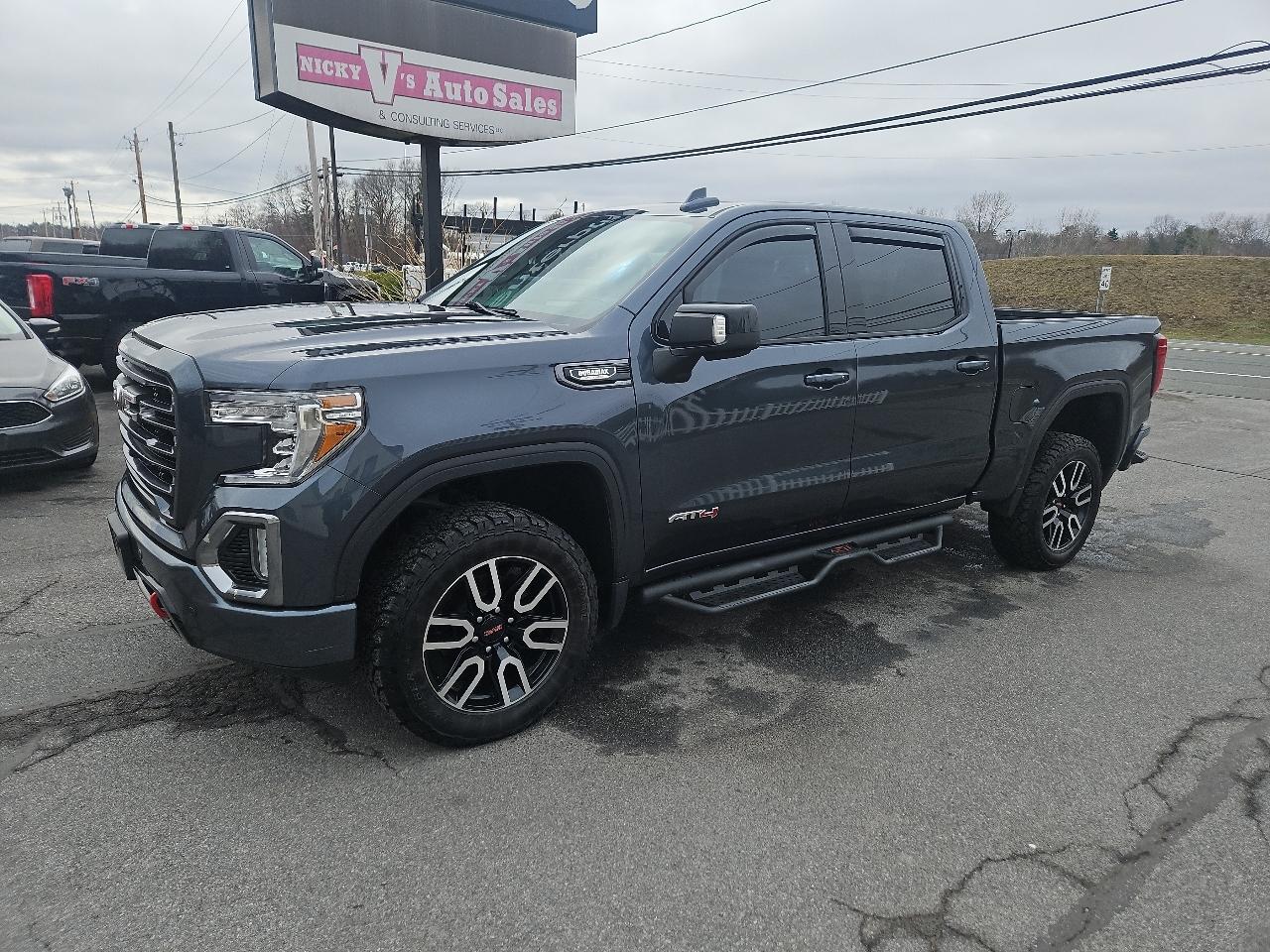 GMC Sierra 1500 4WD Crew Cab 147" AT4 2021