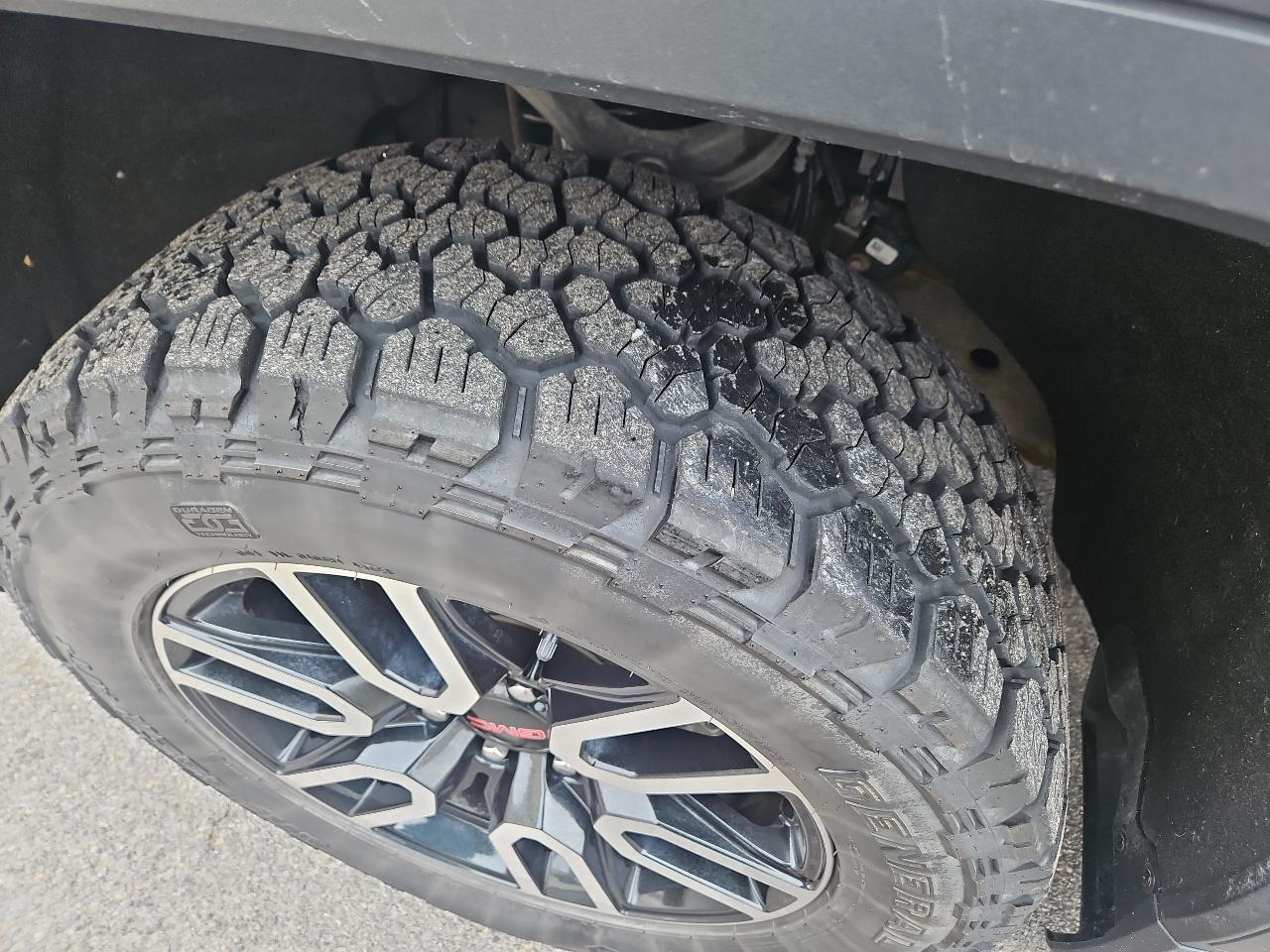 GMC Sierra 1500 4WD Crew Cab 147" AT4 2021