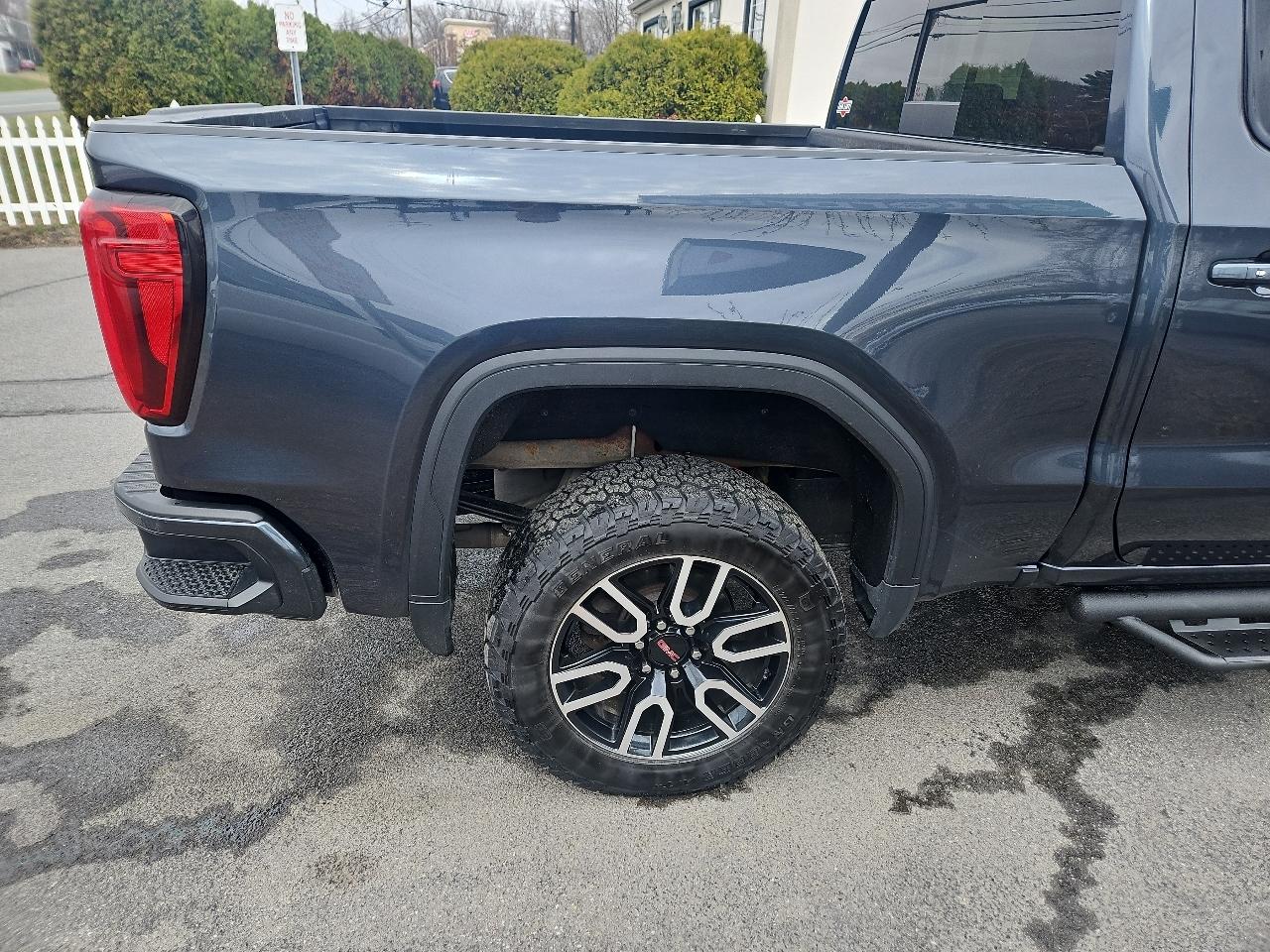 GMC Sierra 1500 4WD Crew Cab 147" AT4 2021