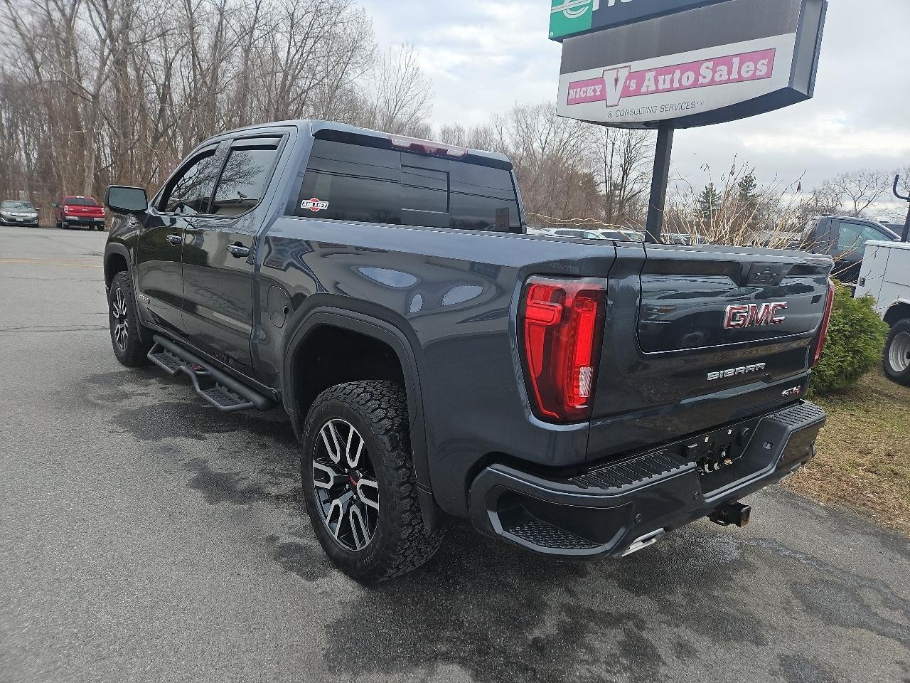 GMC Sierra 1500 4WD Crew Cab 147" AT4 2021