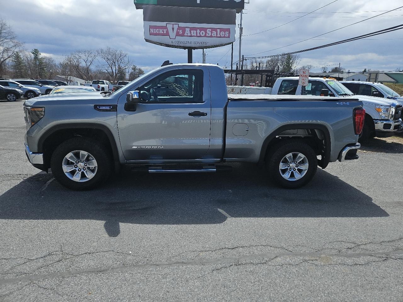 GMC Sierra 1500 4WD Reg Cab 126" Pro 2025