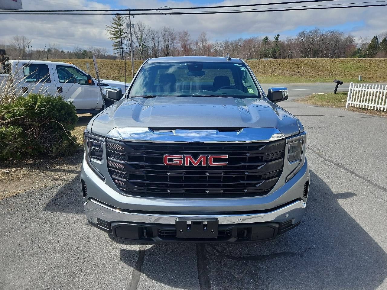 GMC Sierra 1500 4WD Reg Cab 126" Pro 2025