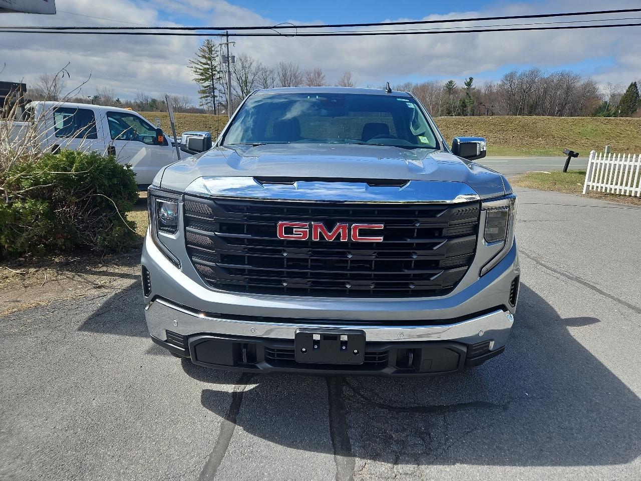 GMC Sierra 1500 4WD Reg Cab 126" Pro 2025