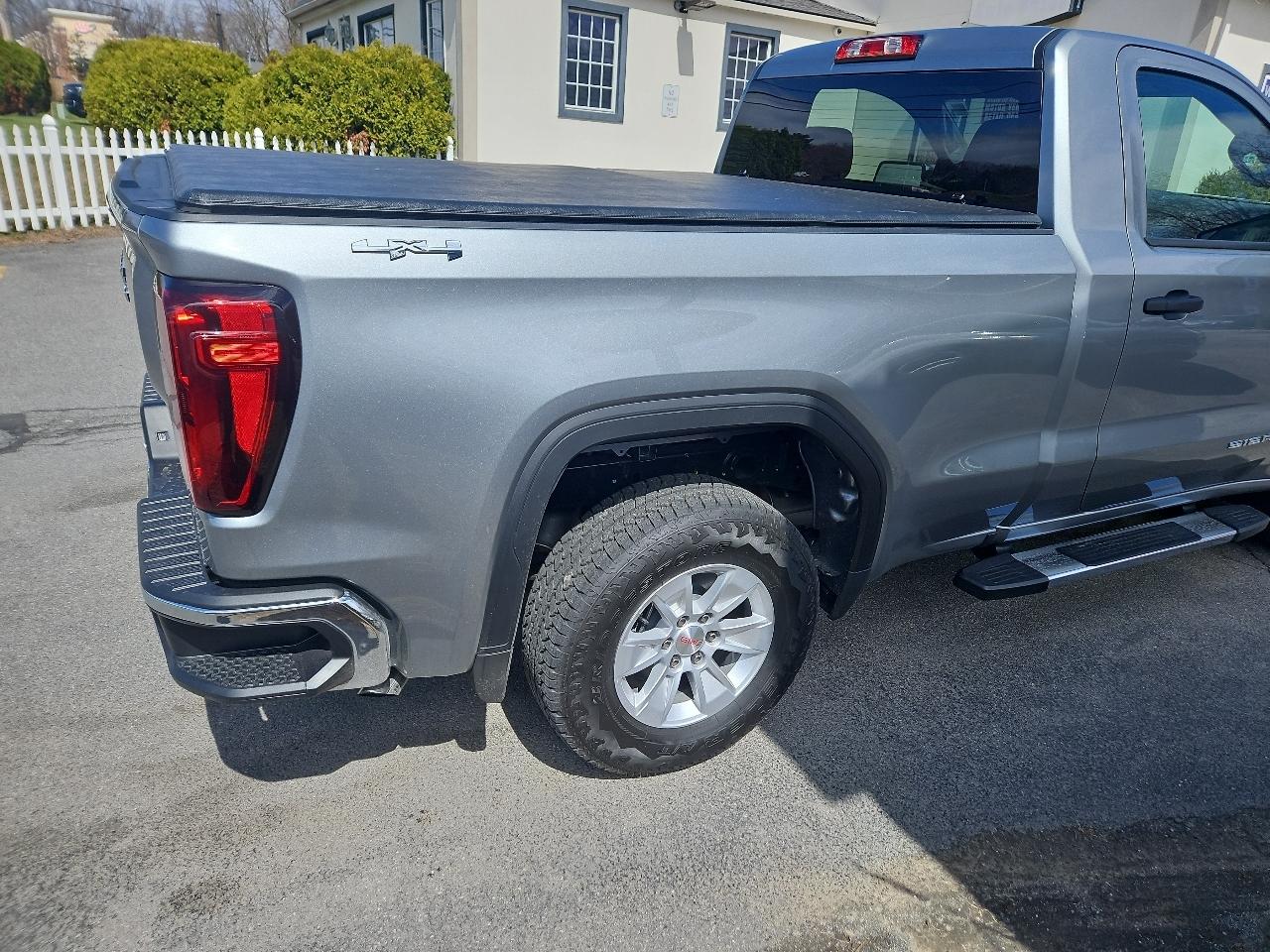 GMC Sierra 1500 4WD Reg Cab 126" Pro 2025