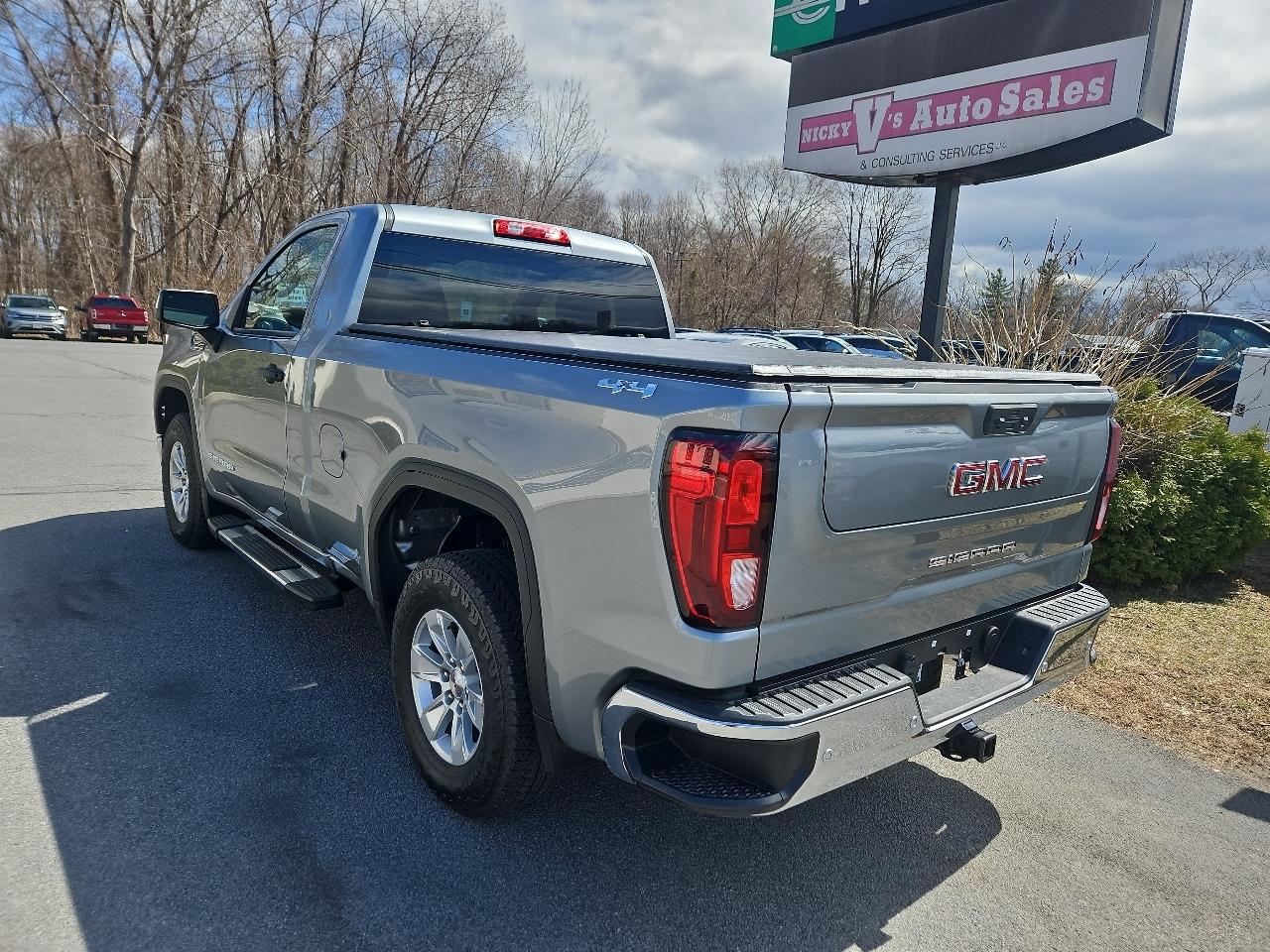 GMC Sierra 1500 4WD Reg Cab 126" Pro 2025