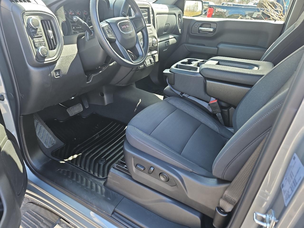 GMC Sierra 1500 4WD Reg Cab 126" Pro 2025