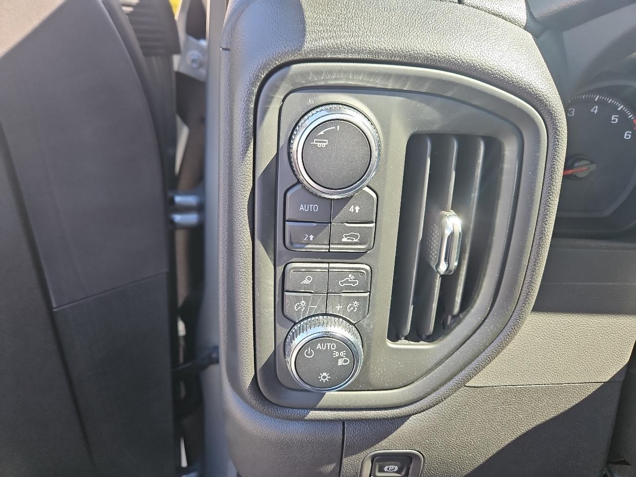 GMC Sierra 1500 4WD Reg Cab 126" Pro 2025