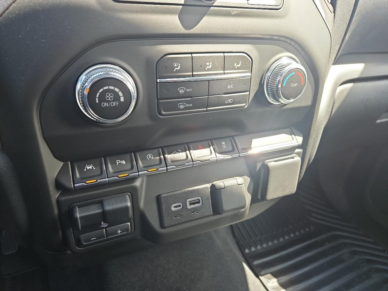 GMC Sierra 1500 4WD Reg Cab 126" Pro 2025