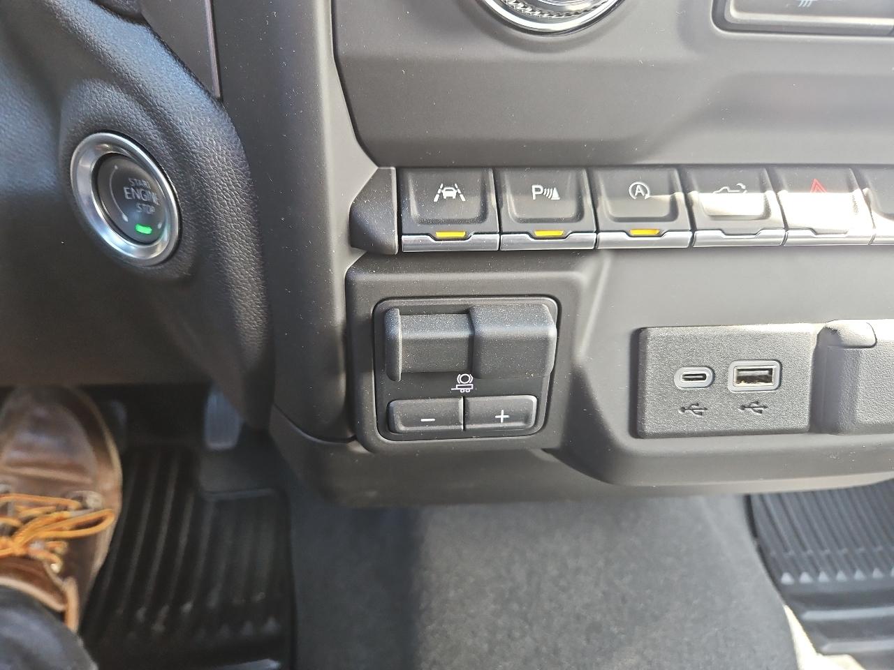 GMC Sierra 1500 4WD Reg Cab 126" Pro 2025