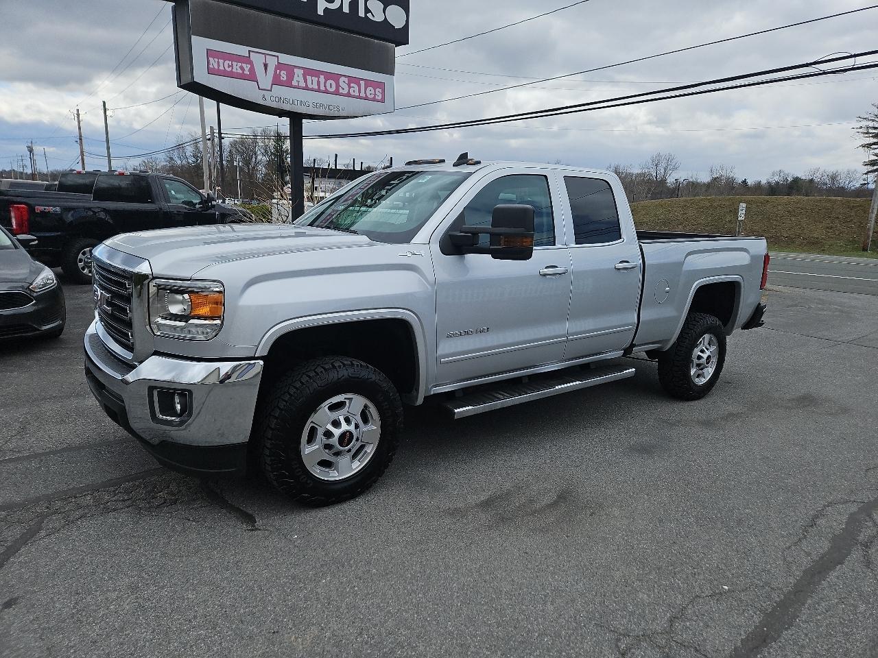 GMC Sierra 2500HD 4WD Double Cab 144.2" SLE 2019