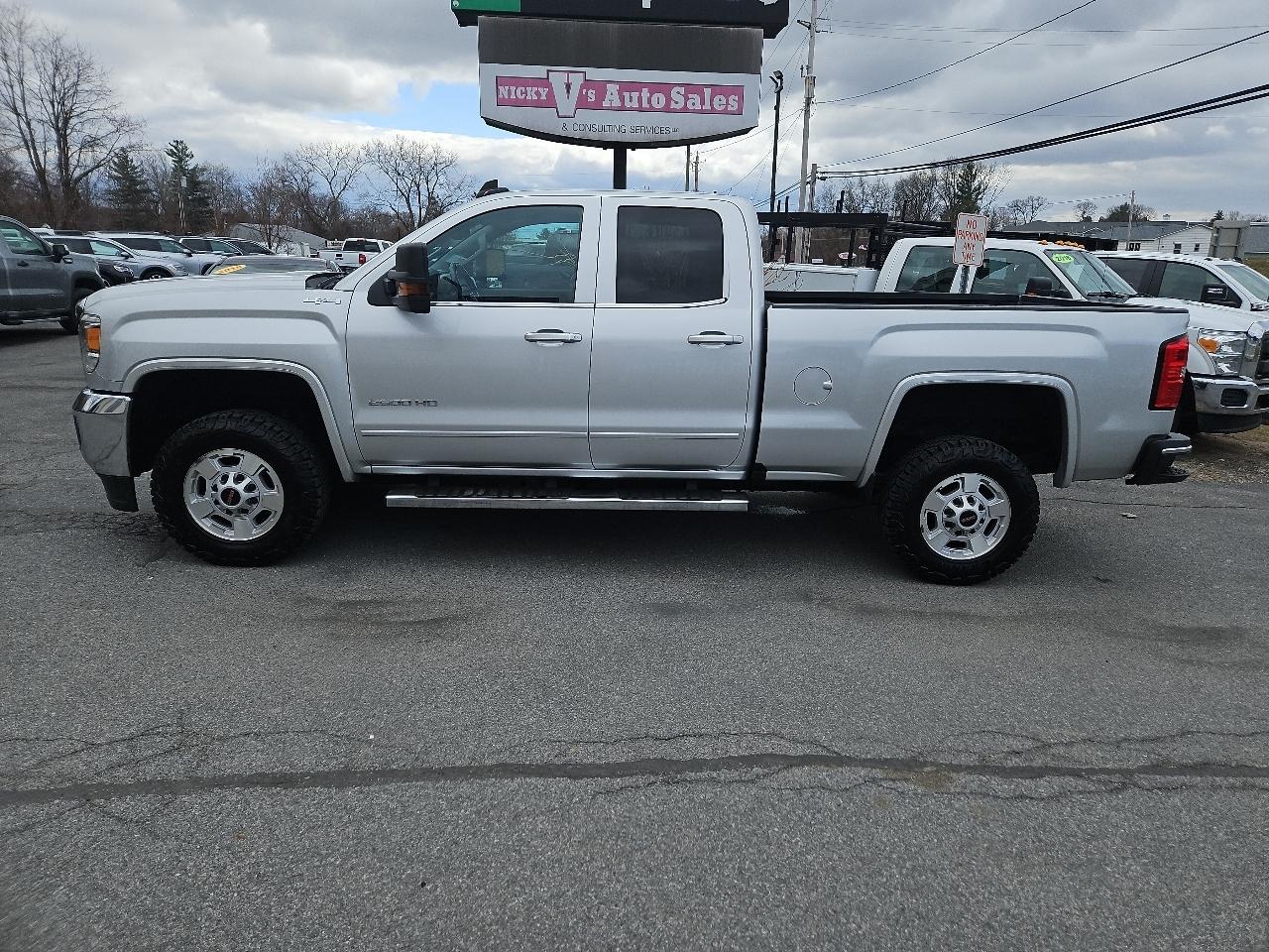 GMC Sierra 2500HD 4WD Double Cab 144.2" SLE 2019