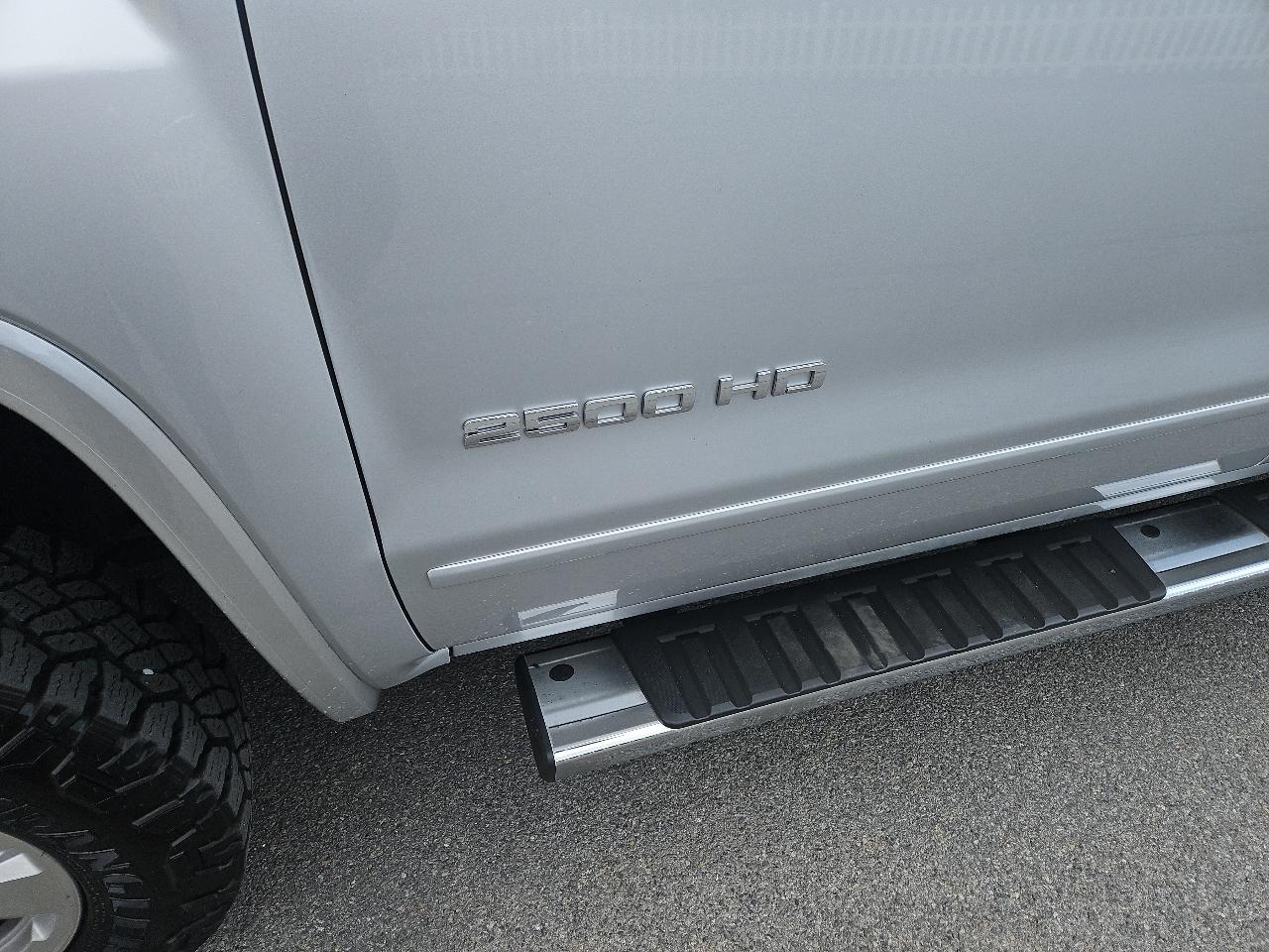 GMC Sierra 2500HD 4WD Double Cab 144.2" SLE 2019