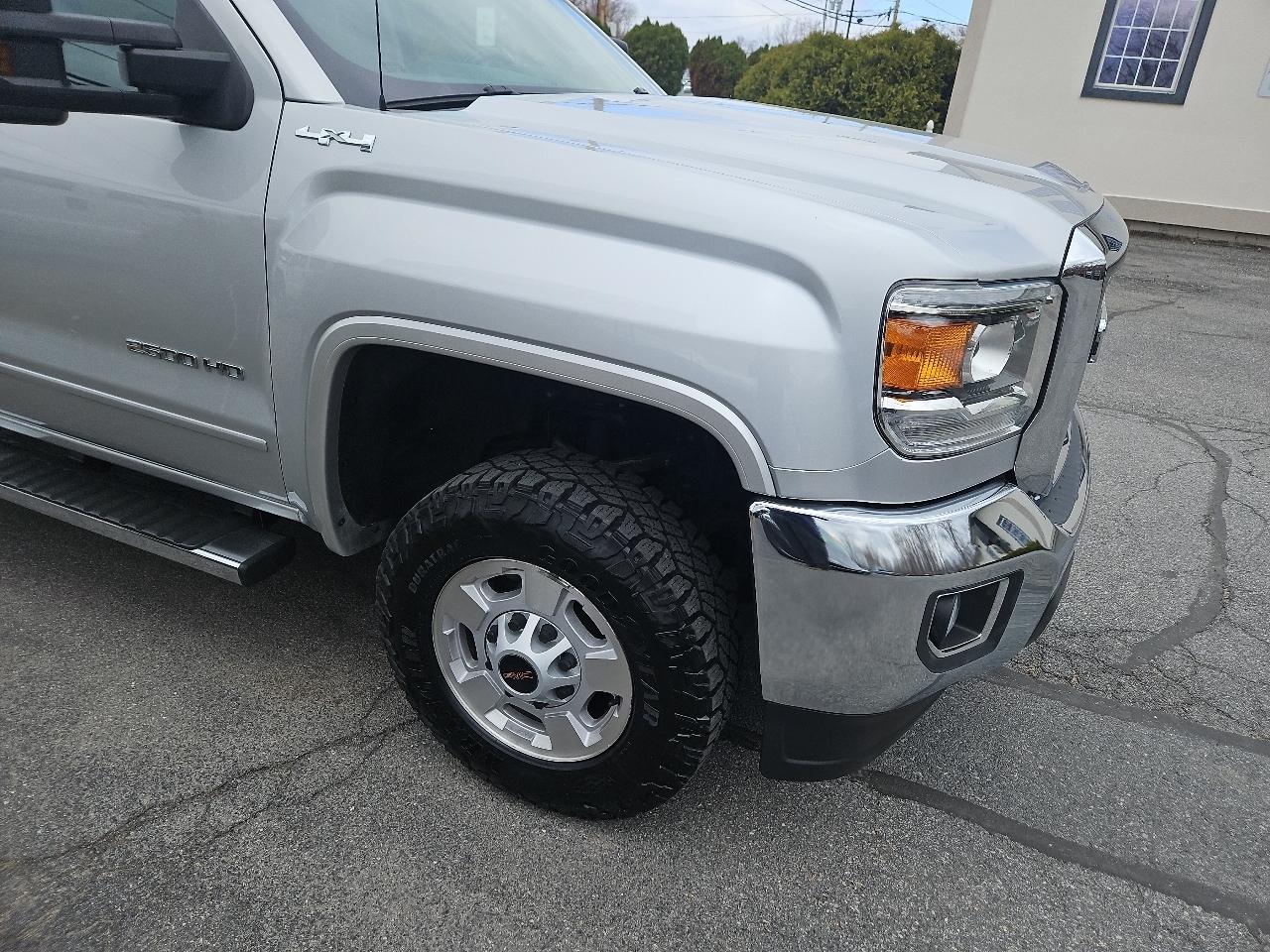 GMC Sierra 2500HD 4WD Double Cab 144.2" SLE 2019