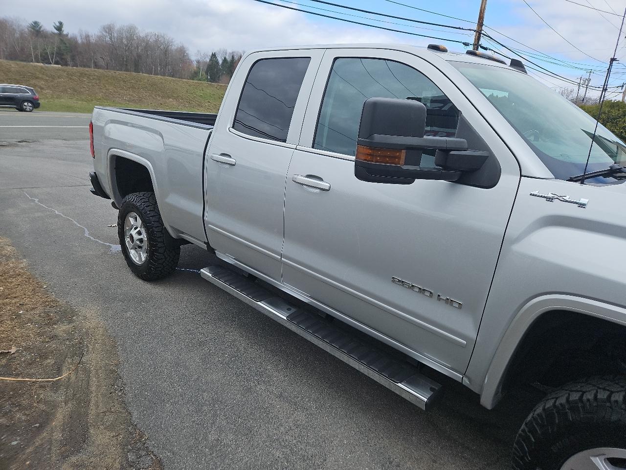 GMC Sierra 2500HD 4WD Double Cab 144.2" SLE 2019