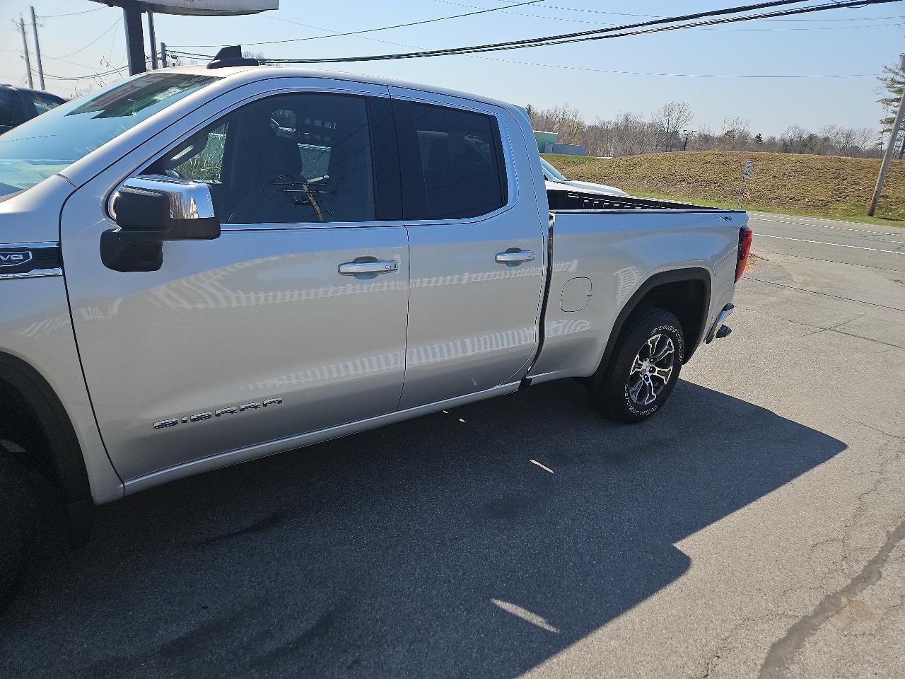 GMC Sierra 1500 Limited 4WD Double Cab 147" SLE 2022