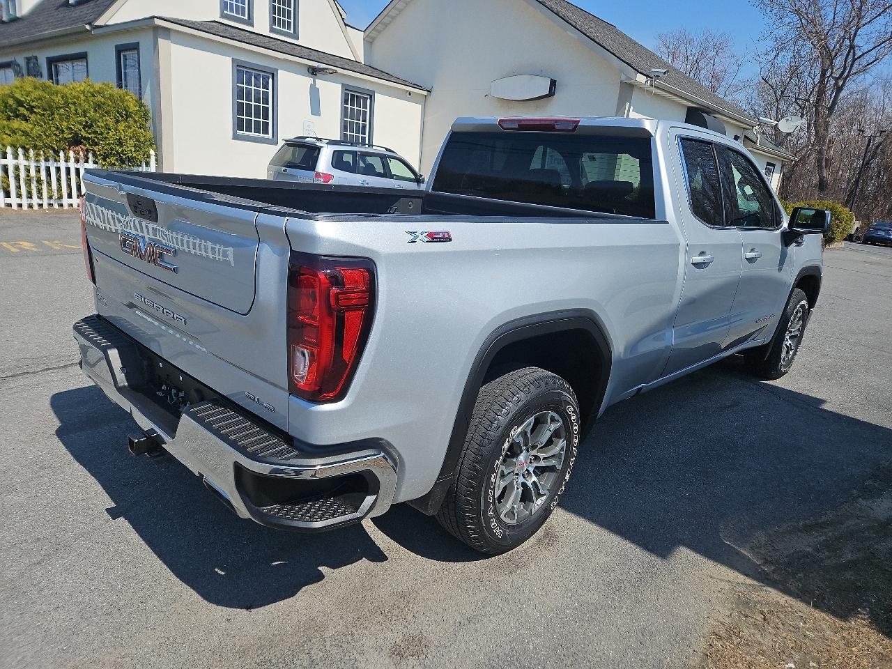 GMC Sierra 1500 Limited 4WD Double Cab 147" SLE 2022