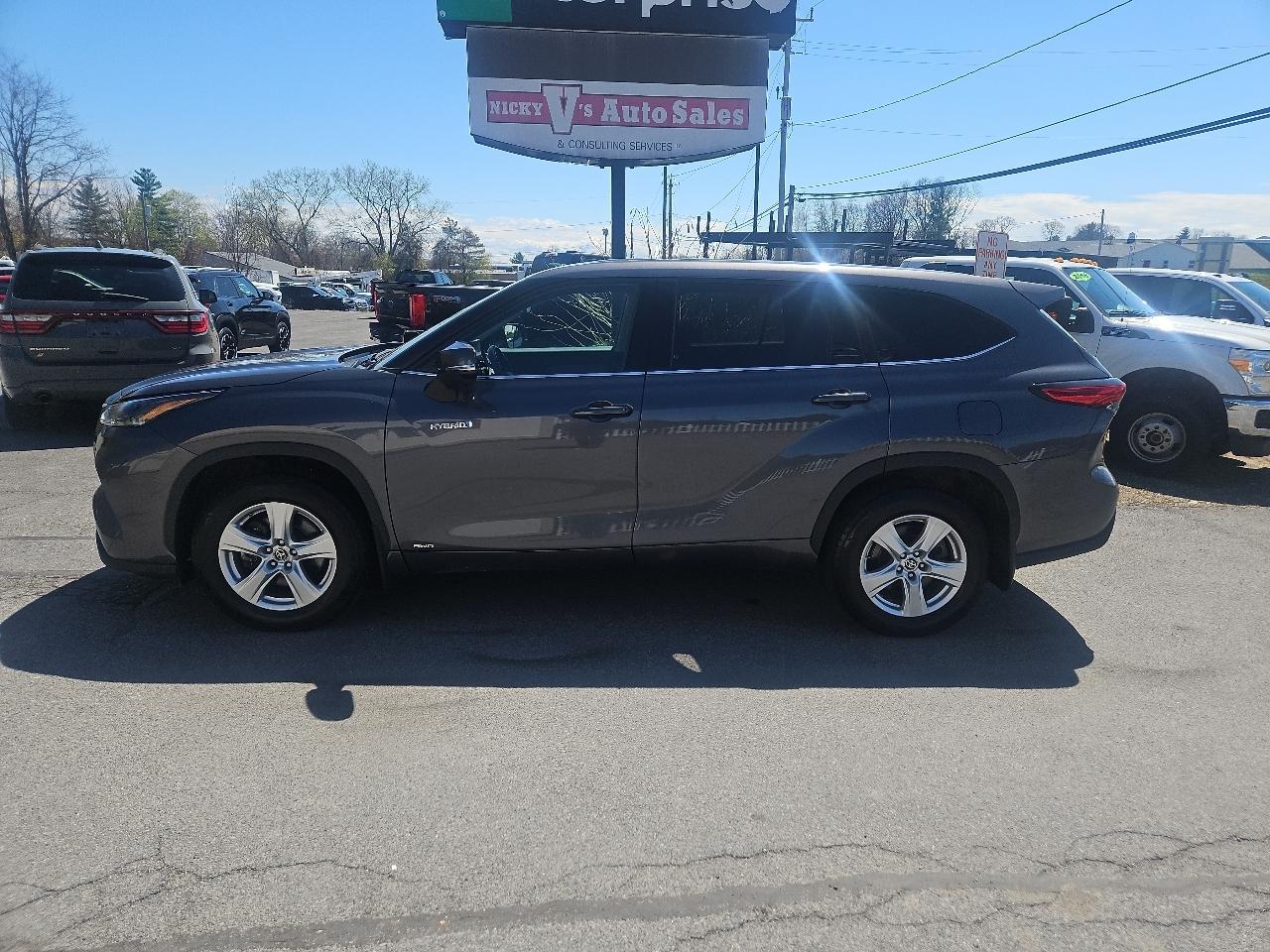 Toyota Highlander Hybrid LE AWD (Natl) 2021