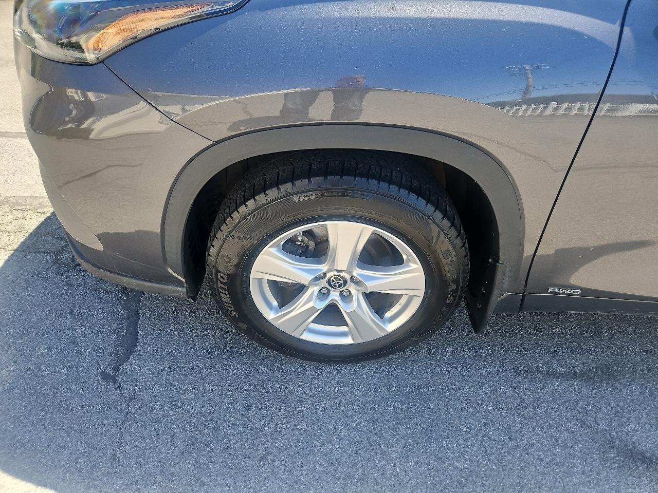 Toyota Highlander Hybrid LE AWD (Natl) 2021