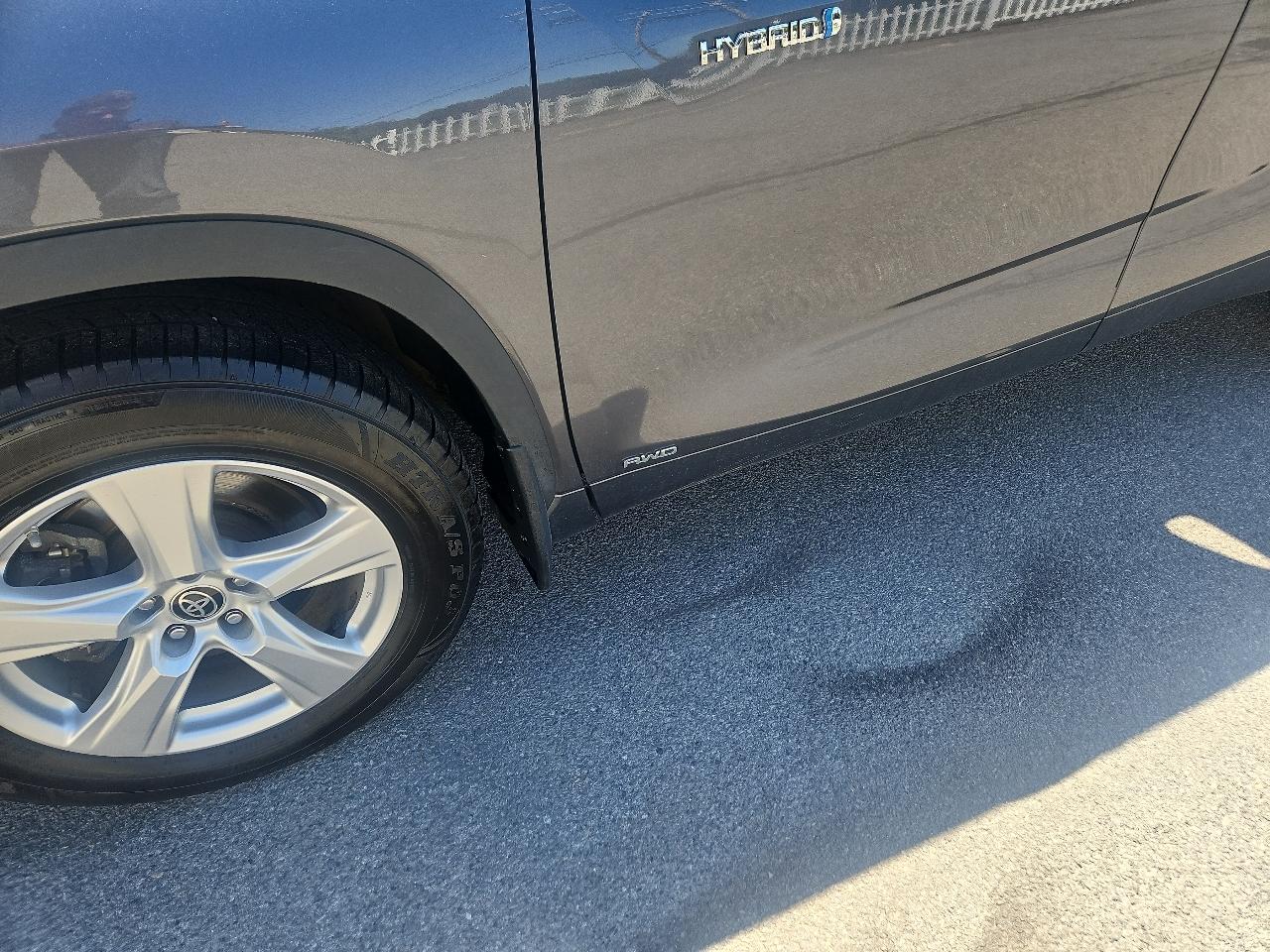 Toyota Highlander Hybrid LE AWD (Natl) 2021