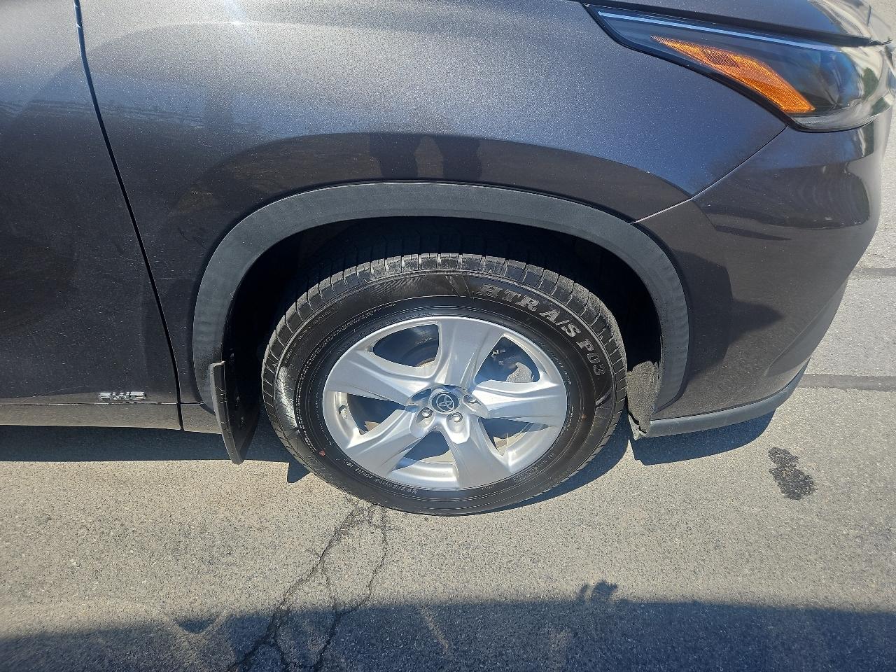 Toyota Highlander Hybrid LE AWD (Natl) 2021