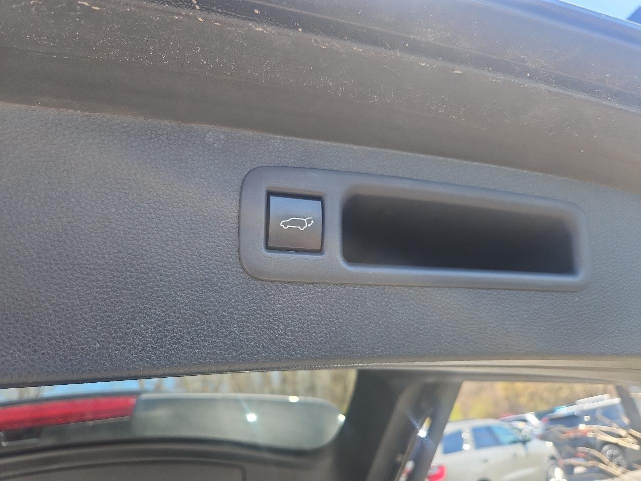 Toyota Highlander Hybrid LE AWD (Natl) 2021