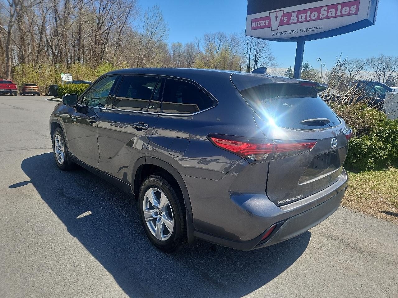 Toyota Highlander Hybrid LE AWD (Natl) 2021